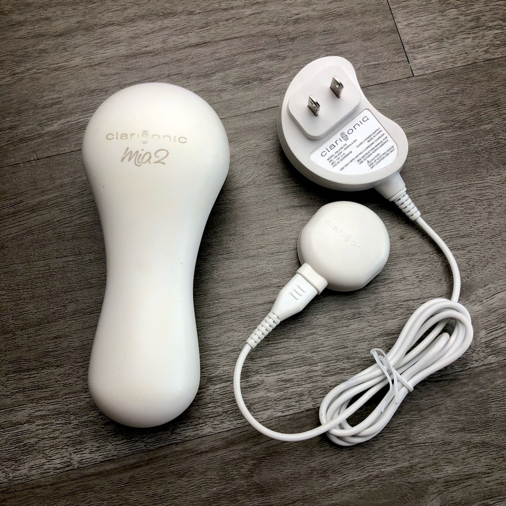 White Clarisonic Mia 2 With Charger